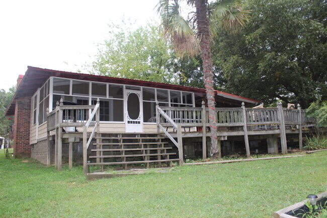 Building Photo - 1725 Cuscowilla Ln