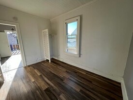 Building Photo - 430 S Holladay Dr