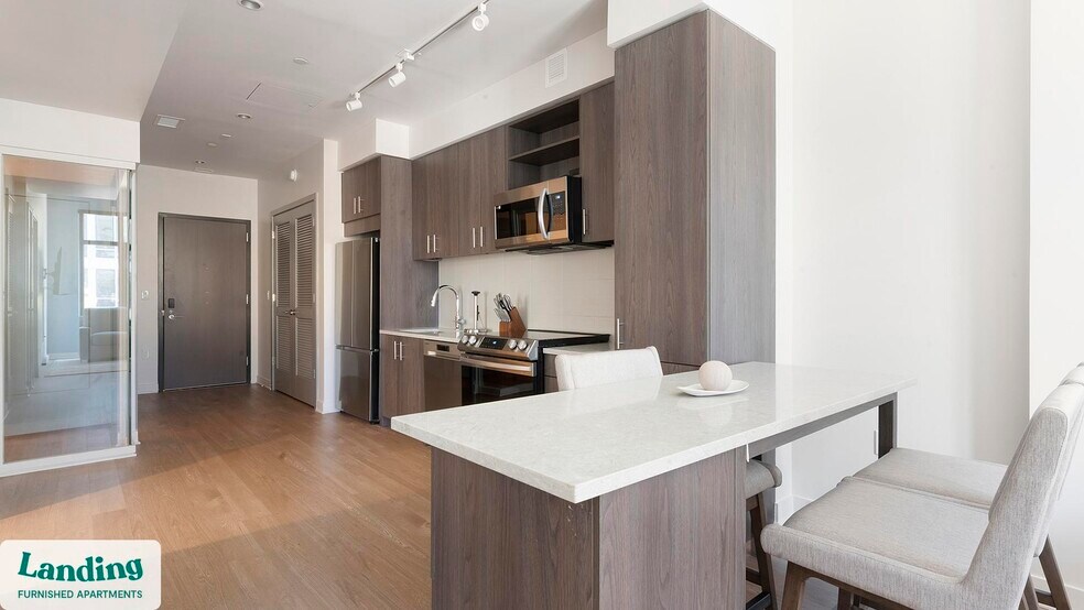 Building Photo - 350 Maple Dr SW