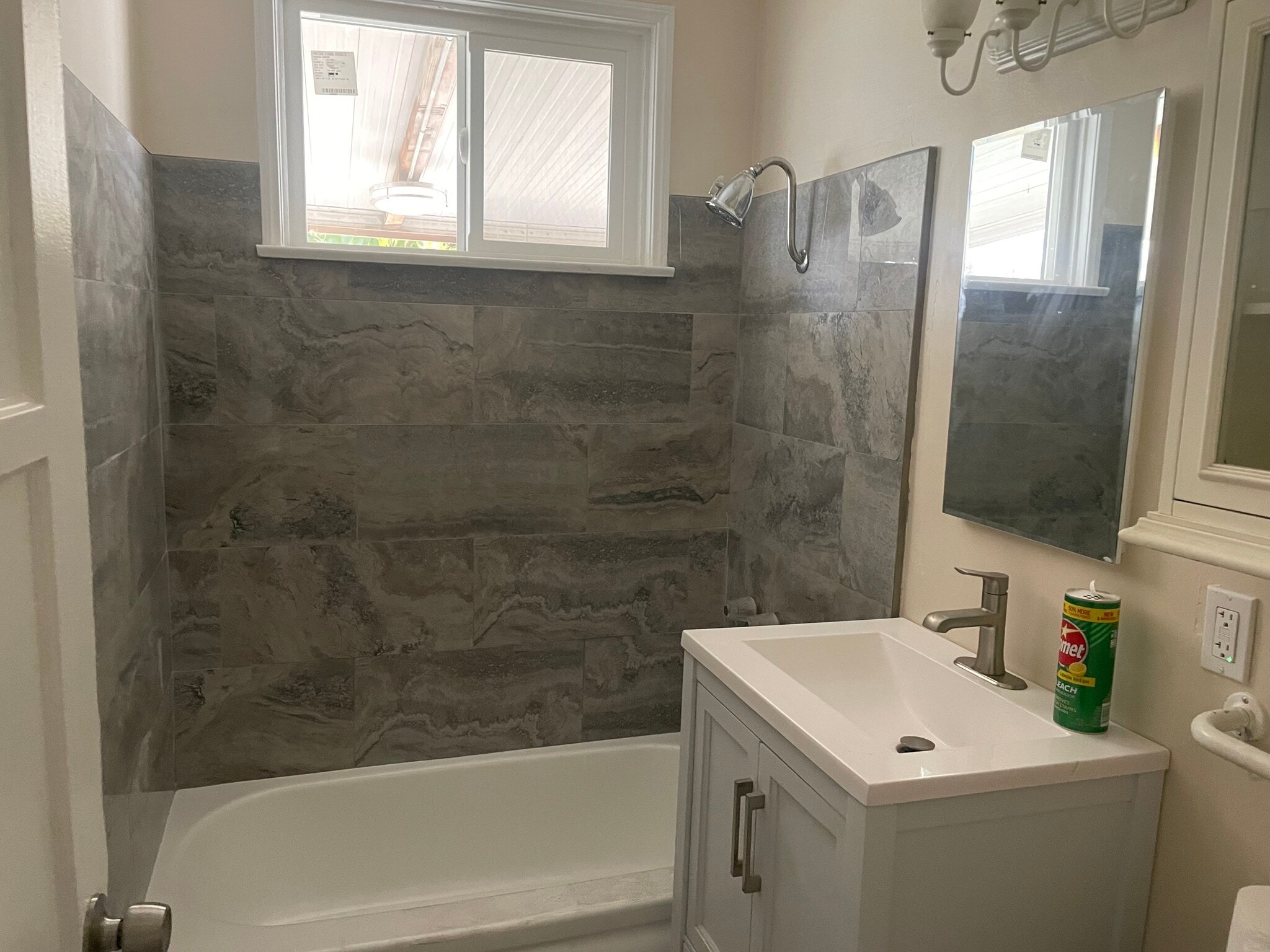 Building Photo - 17221 Kittridge St