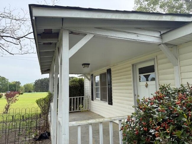 Building Photo - 2205 Stewart St