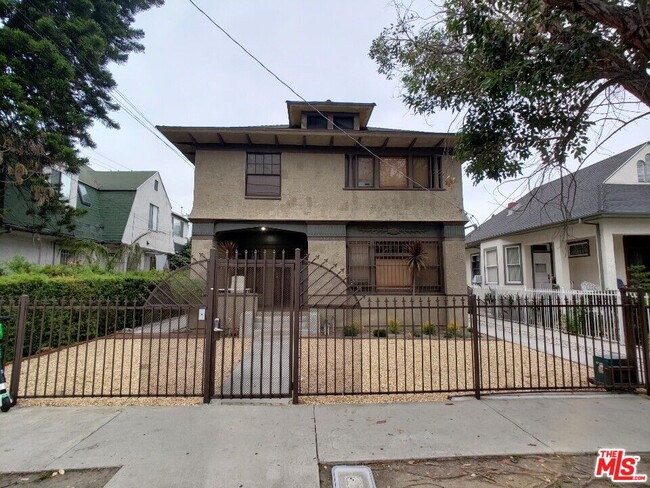 Building Photo - 2108 Oak St