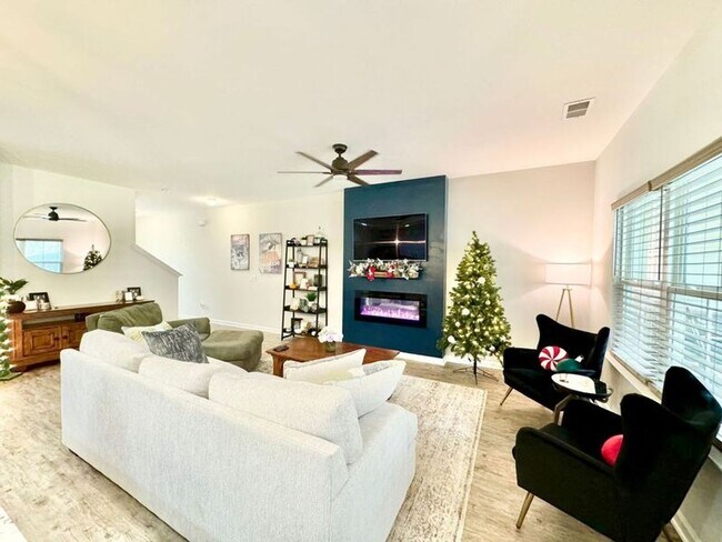 Building Photo - 1/2 off 1st and 2nd month rent - Pristine ...