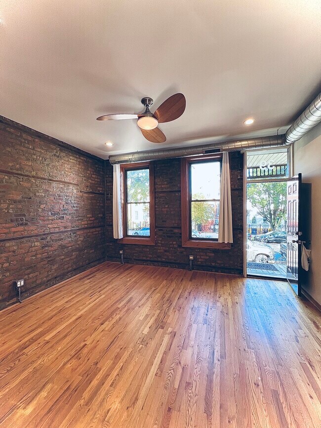 Building Photo - 1639 W 21st Pl
