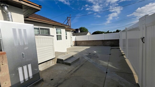 Building Photo - 2431 N Lamer St