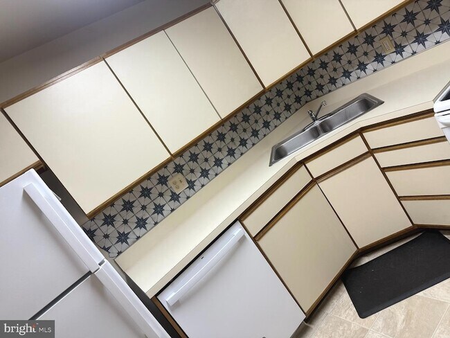 Building Photo - 12 Rain Flower Path