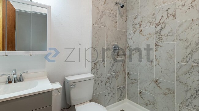 Building Photo - 307 E Thorn St