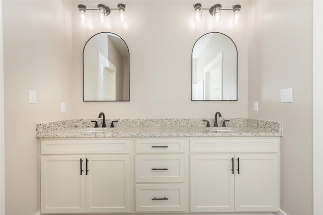 Building Photo - 413 W 2nd Ave