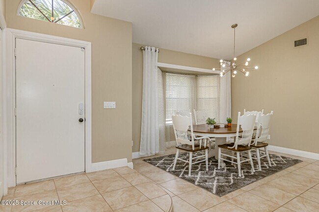 Building Photo - 4361 Silver Lake Dr