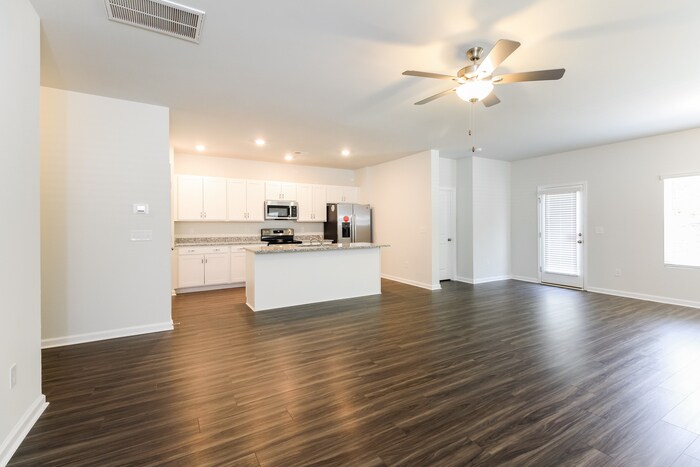 Building Photo - 215 Dorian Lp