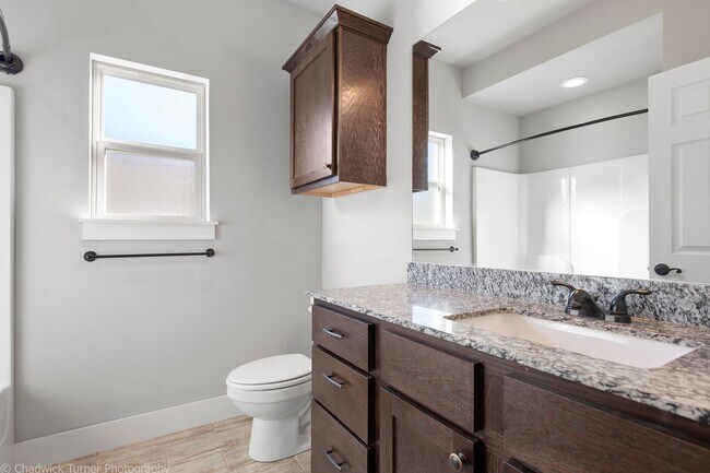 Building Photo - ***112 Alder Street***