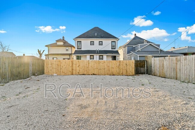 Building Photo - 21 N Gray St