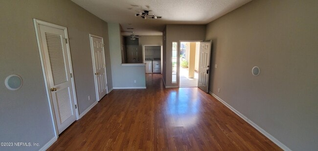 Building Photo - 401 Scrub Jay Dr