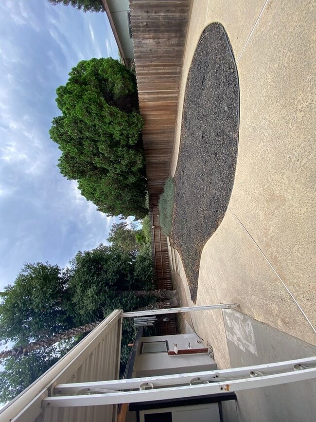 Building Photo - NE Visalia home coming soon!