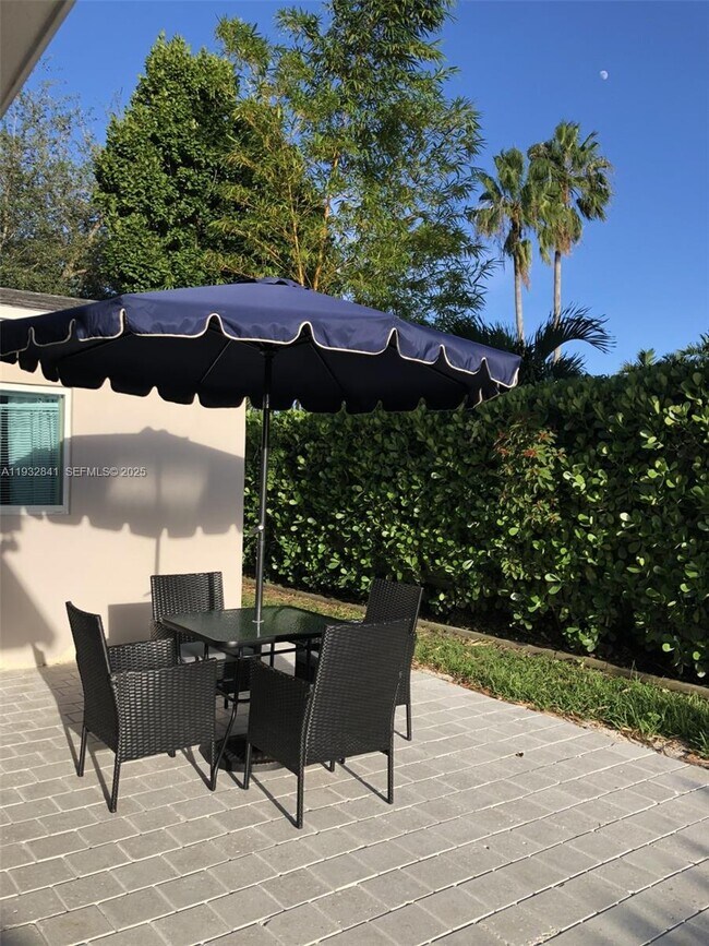 Building Photo - 15660 SW 100th Ave