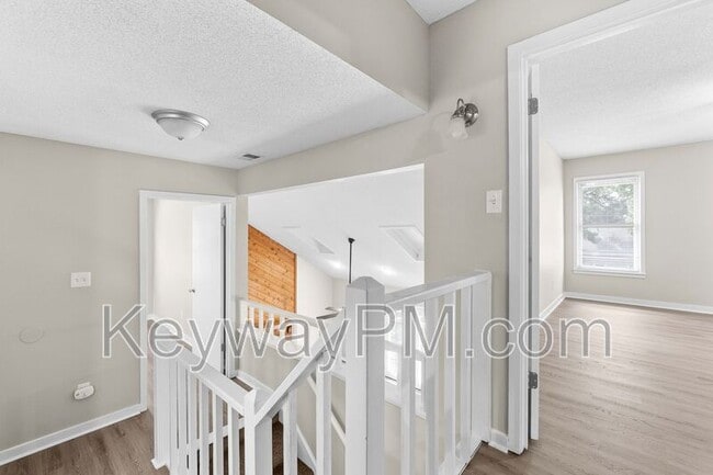 Building Photo - 107 Robinwood Dr