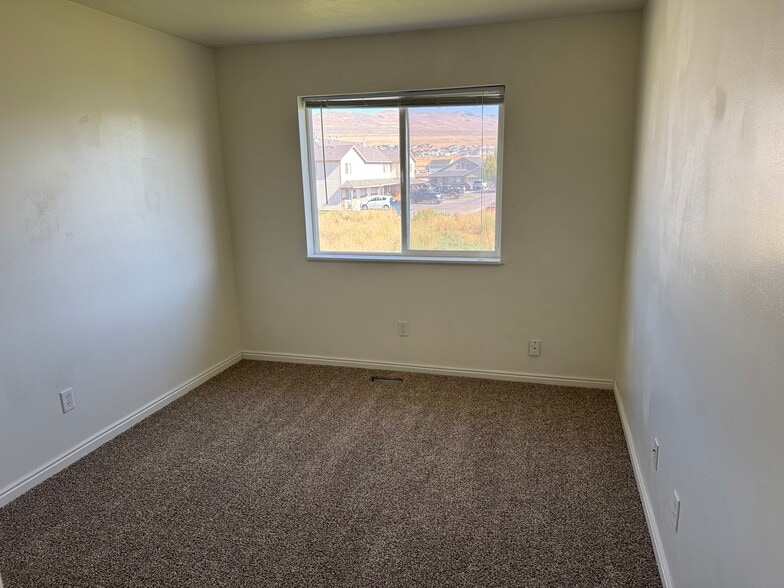 Building Photo - 2520 W 450 N