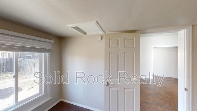 Building Photo - 2436 E Monument St