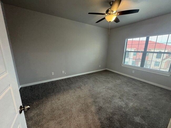 Building Photo - GREAT LOCATION NEAR MEDICAL & USAA | 3 BED...