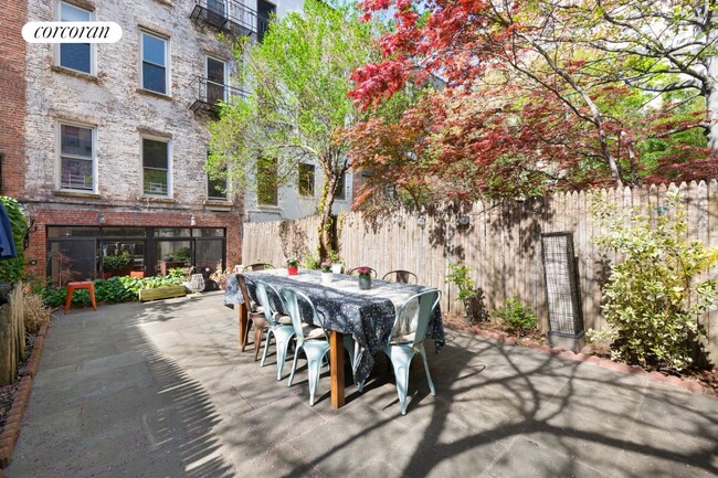 Building Photo - 517 E 84th St
