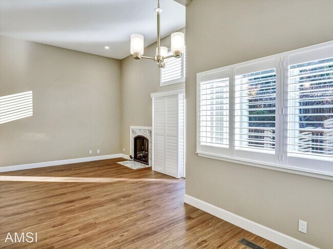 Building Photo - 4 br, 2 bath House - 1101 Rock Creek Way