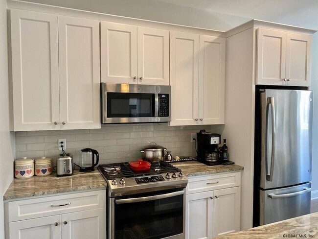 Building Photo - 77 Van Dam St