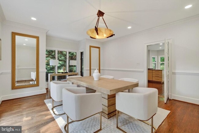 Building Photo - 5430 Chevy Chase Pkwy NW