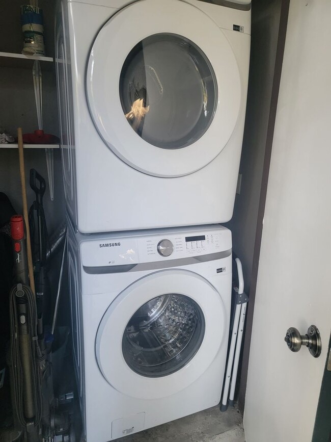 Building Photo - Newly Remodeled 1BED/1BATH in Pheasant Creek w/ Garage