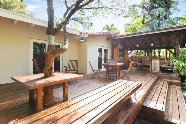 Building Photo - 2369 Overbrook St