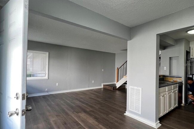Building Photo - 1829 Bough Ave