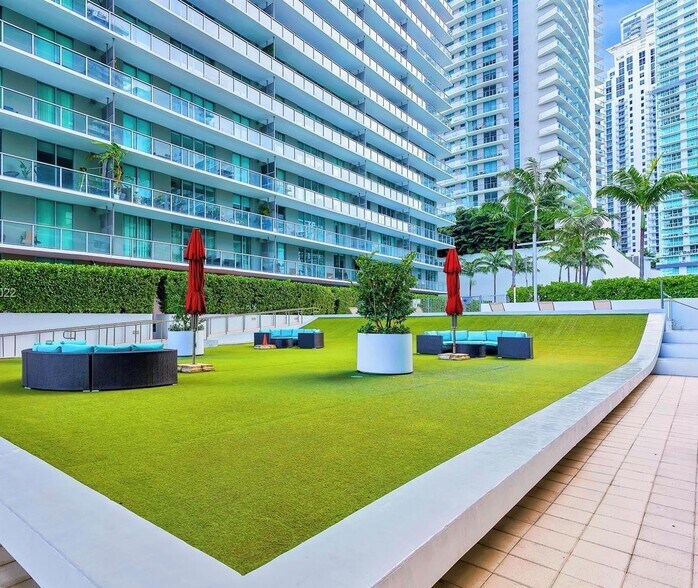 Building Photo - 1111 SW 1st Ave