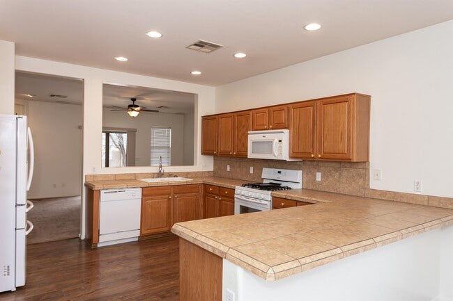 Building Photo - 1531 Essex Way