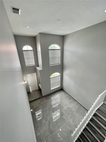 Building Photo - 3810 SW 51st St