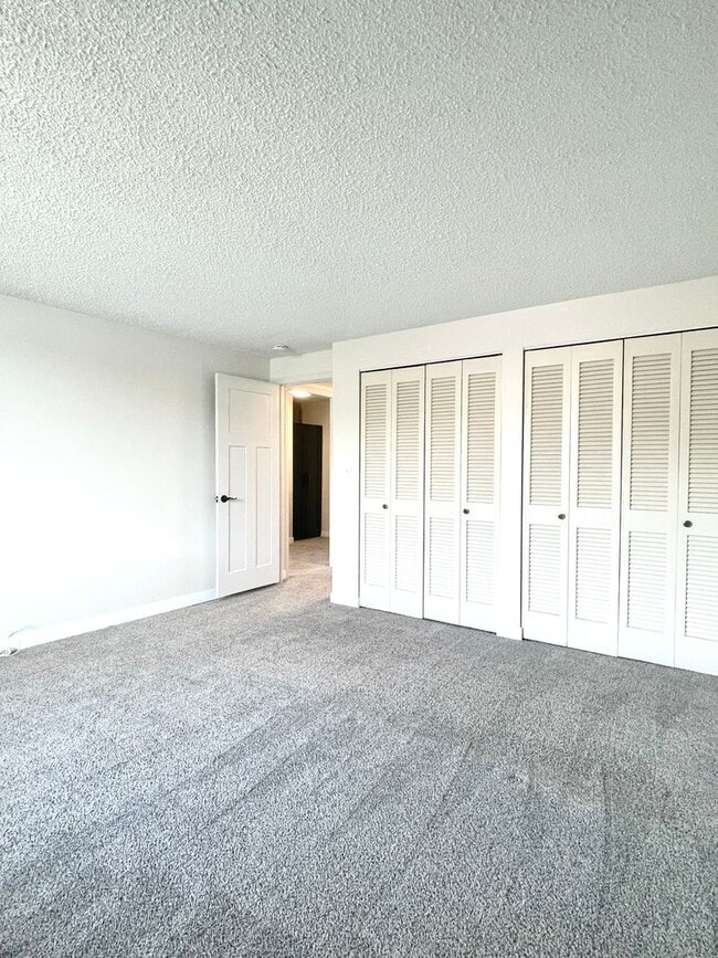 Building Photo - 521 E 5th Ave