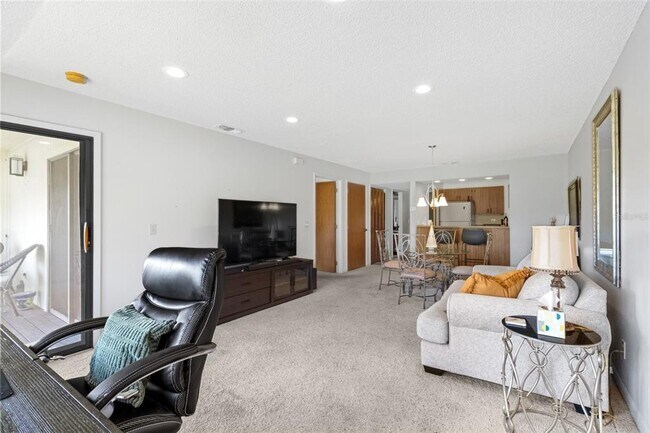 Building Photo - 29300 Bay Hollow Dr