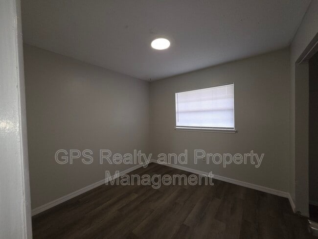 Building Photo - 1030 Pine Valley Ln