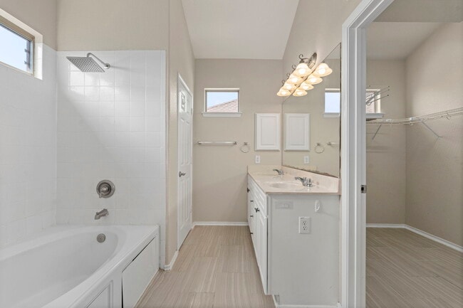 Building Photo - 1230 Nicholas Manor