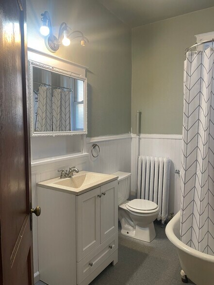 Building Photo - 317 1/2 N 4th Ave W