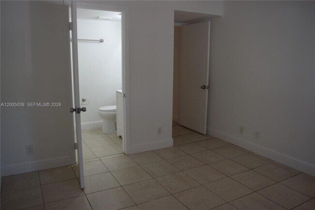 Building Photo - 5628 Rock Island Rd