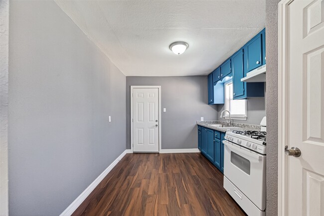 Building Photo - 3807 Love St