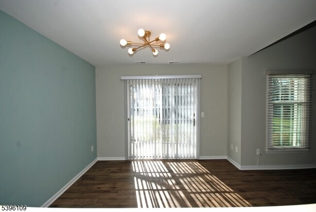 Building Photo - 374 Burdock Ct