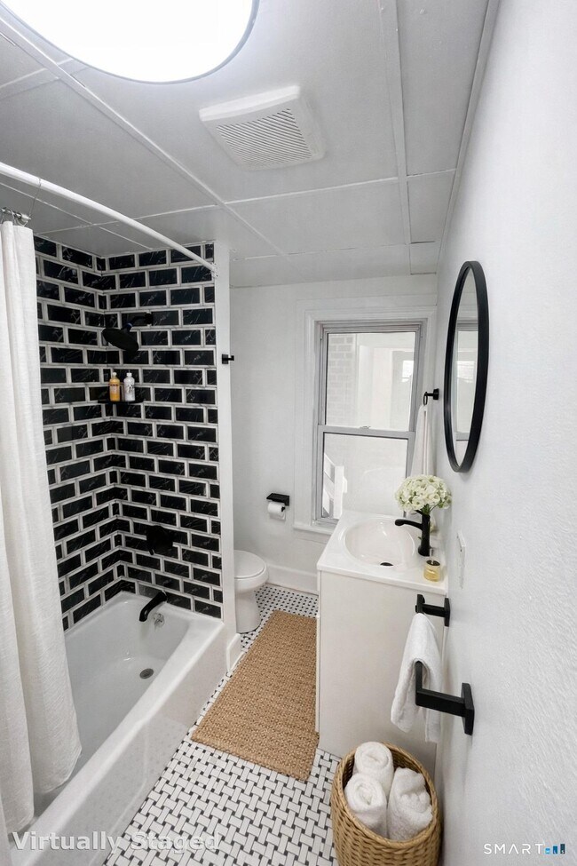 Building Photo - 4 Division St