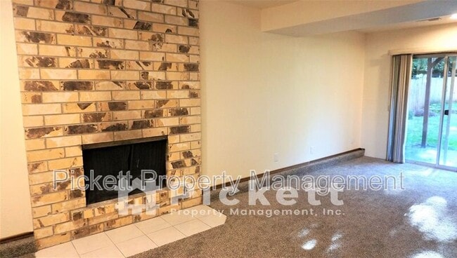 Building Photo - 2221 NE Lexington Dr