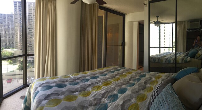 Building Photo - Furnished Unit in Honolulu Tower!  Water, Sewer, Basic Cable Included!