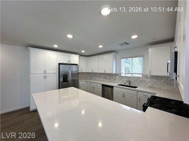 Building Photo - Stylish Gated Northwest Townhome with Open Living & Modern Finishes!