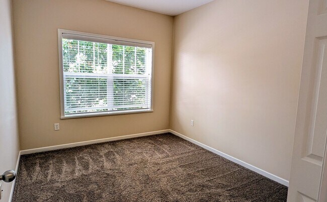 Building Photo - Lynnwood 3 Bedroom Condo - Corner Unit