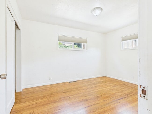 Building Photo - Del Rey Oaks Charmer for Rent