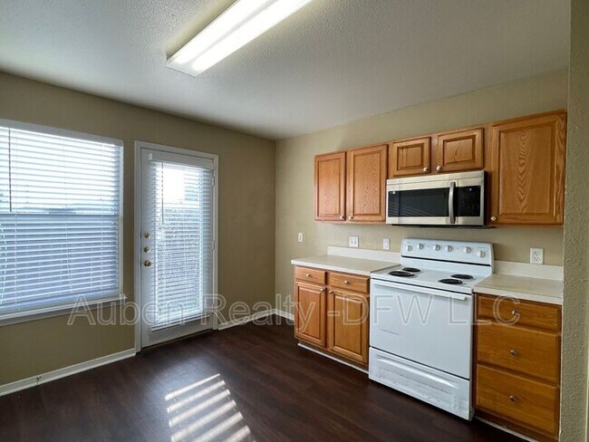 Building Photo - 121 Cambridge Dr