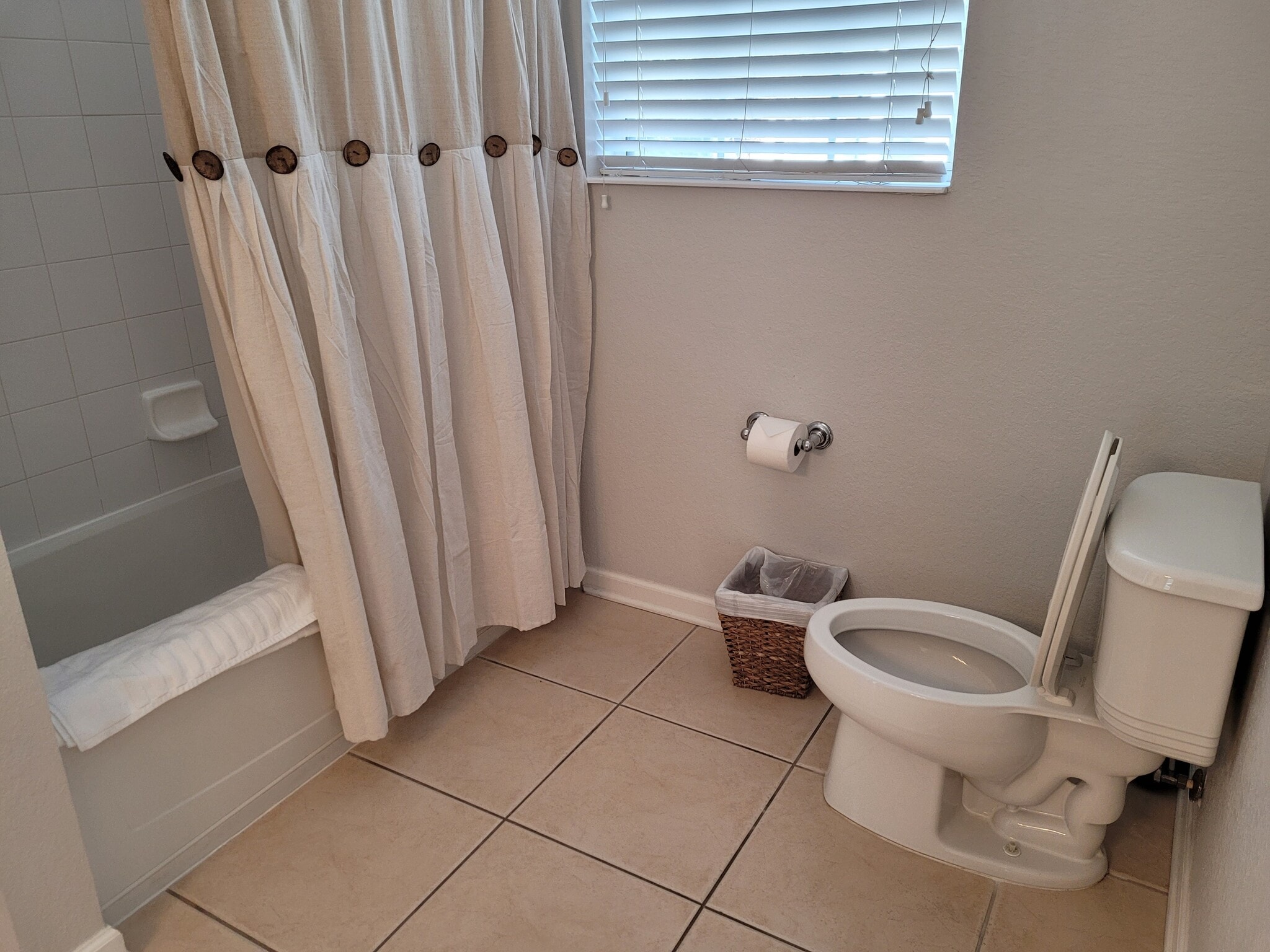 Building Photo - 4114 Breakview Dr