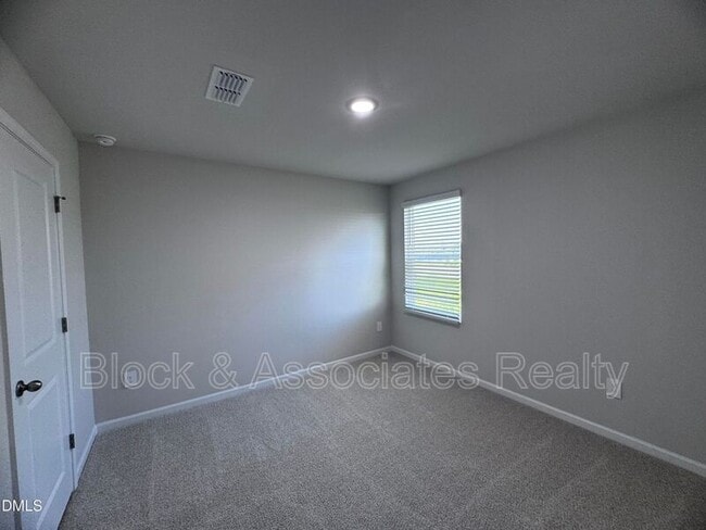 Building Photo - 62 Thistle Patch Pl